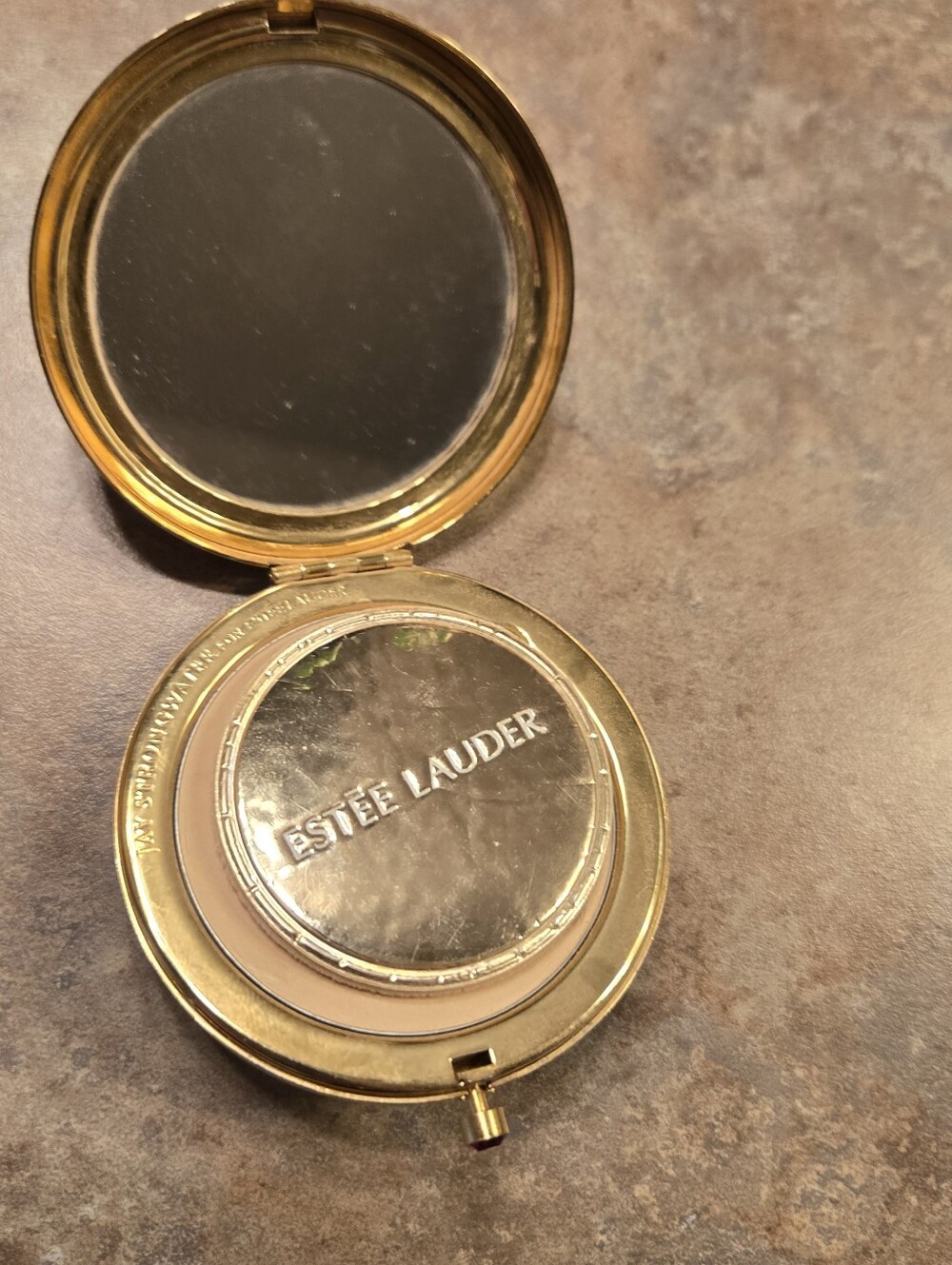 Vintage Compact ESTEE LAUDER 2008 Pressed Powder Collection BRILLIANT LEAVES - Picture 3 of 4